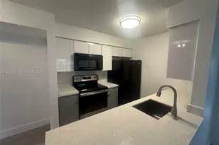 10413 NW 7th St, Pembroke Pines, FL 33026 - Photo 9