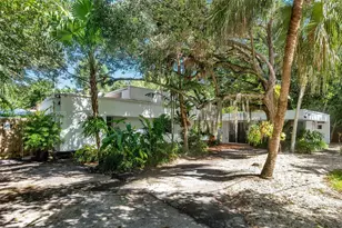 5845 SW 88th St, South Miami, FL 33156 - Photo 3