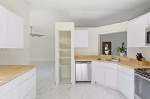 19463 NW 62nd Pl, Hialeah, FL 33015 - Photo 13