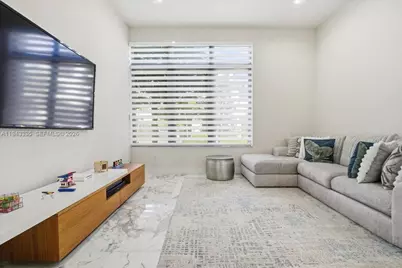 8156 NW 48th Ter, Doral, FL 33166 - Photo 9