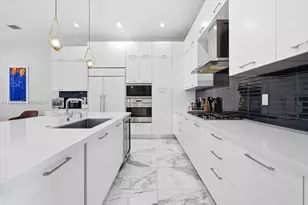 8156 NW 48th Terrace, Doral, FL 33166 - Photo 13