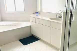 9875 Fairway Cove Ln, Plantation, FL 33324 - Photo 7