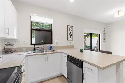 10653 W 32nd Ln #10653, Hialeah, FL 33018 - Photo 11