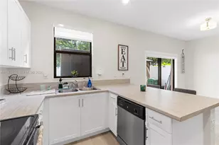 10653 W 32nd Ln, Hialeah, FL 33018 - Photo 11