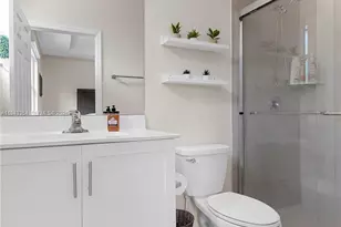 10653 W 32nd Ln, Hialeah, FL 33018 - Photo 27