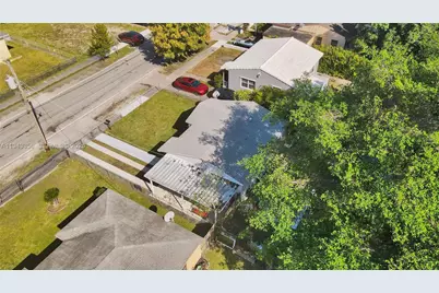 1748 NW 57th St, Miami, FL 33142 - Photo 23