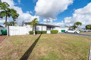 1417 SW 48th Ave, Fort Lauderdale, FL 33317 - Photo 3