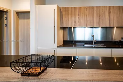 1000 Brickell Plz #1806, Miami, FL 33131 - Photo 15