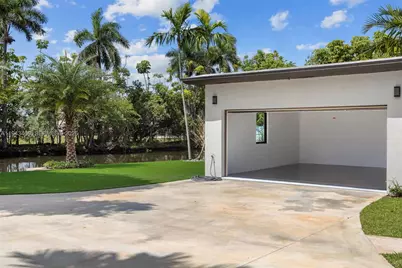 260 NW 86th St, El Portal, FL 33150 - Photo 37