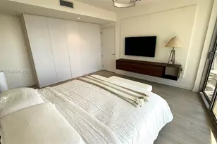 488 NE 18th St, Miami, FL 33132 - Photo 17