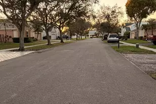 10227 SW 55th Ln, Cooper City, FL 33328 - Photo 3