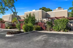 10911 Cedar Ln, Pembroke Pines, FL 33026 - Photo 7