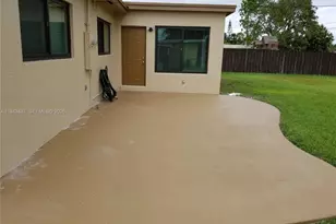 949 NW 10th St, Homestead, FL 33030 - Photo 3