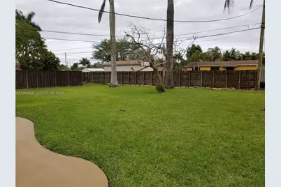 949 NW 10th St, Homestead, FL 33030 - Photo 5