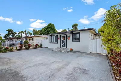 864 E 29th St, Hialeah, FL 33013 - Photo 3