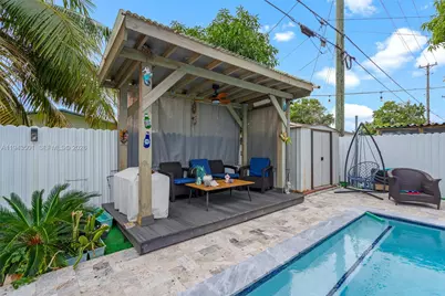 864 E 29th St, Hialeah, FL 33013 - Photo 13