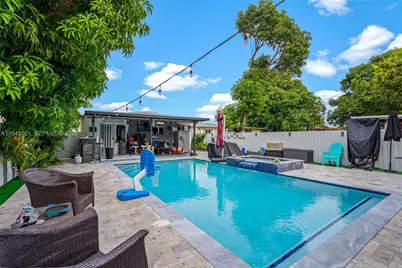 864 E 29th St, Hialeah, FL 33013 - Photo 11