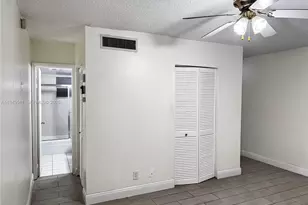 30 SE 4th Ave, Hallandale Beach, FL 33009 - Photo 5