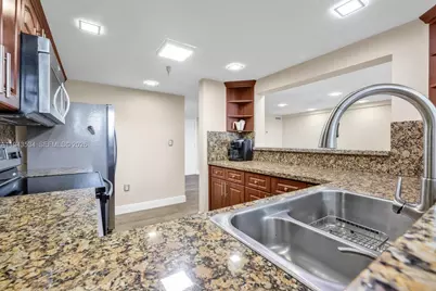 5445 Collins Ave #M9 M10 M11 M12, Miami Beach, FL 33140 - Photo 43