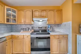 10920 SW 71st St, Miami, FL 33173 - Photo 5