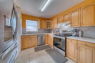 10920 SW 71st St, Miami, FL 33173 - Photo 3