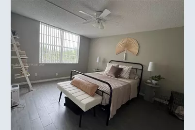 9450 Poinciana Pl #405, Davie, FL 33324 - Photo 5