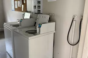 9450 Poinciana Pl, Davie, FL 33324 - Photo 21