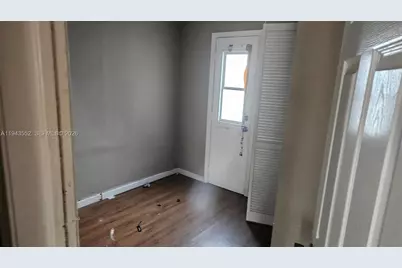 742 SW 10th St, Miami, FL 33130 - Photo 7