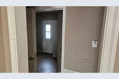 742 SW 10th St, Miami, FL 33130 - Photo 5