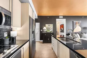 79 SW 12th St, Miami, FL 33130 - Photo 7