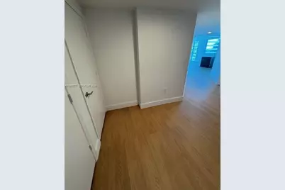 500 Brickell Ave #1502, Miami, FL 33131 - Photo 17