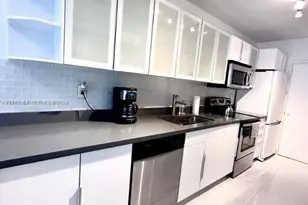 100 Lincoln Rd, Miami Beach, FL 33139 - Photo 13