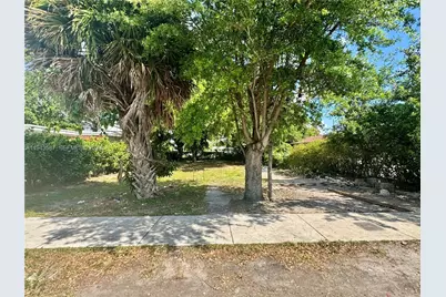 629 NW 65th St, Miami, FL 33150 - Photo 1