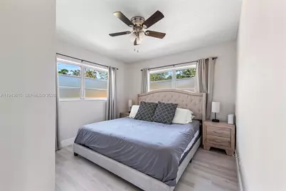 81 NE 47th St, Oakland Park, FL 33334 - Photo 23