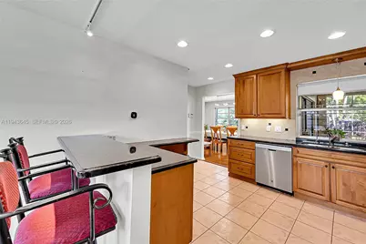 11121 NW 19th St, Pembroke Pines, FL 33026 - Photo 9