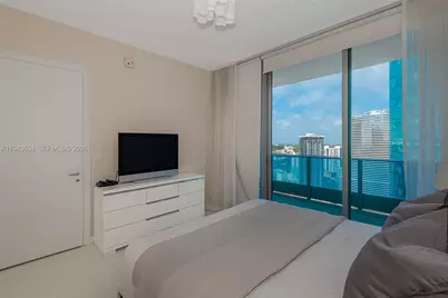 200 Biscayne Boulevard Way #5109, Miami, FL 33131 - Photo 17