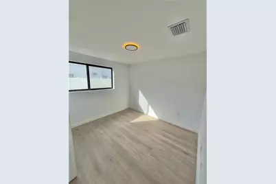 630 NE 166th St #apt 2, Miami, FL 33162 - Photo 5