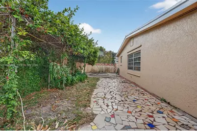 890 NW 35th Ave, Lauderhill, FL 33311 - Photo 31