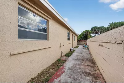 890 NW 35th Ave, Lauderhill, FL 33311 - Photo 27