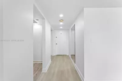 3731 N Country Club Dr #921, Aventura, FL 33180 - Photo 5