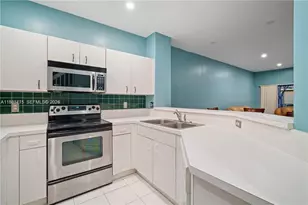 12111 SW 5th Ct, Pembroke Pines, FL 33025 - Photo 9