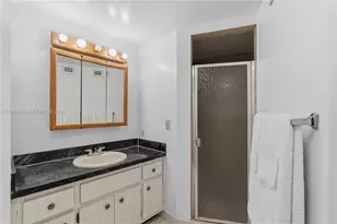 1351 NE Miami Gardens Dr, Miami, FL 33179 - Photo 17