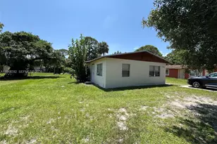 2703 Ave H, Fort Pierce, FL 34947 - Photo 3
