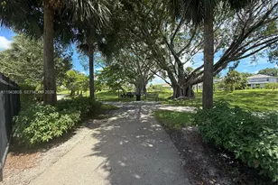 4200 Hillcrest Dr, Hollywood, FL 33021 - Photo 17