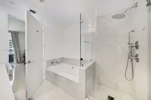 488 NE 18th St, Miami, FL 33132 - Photo 21