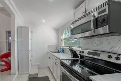 947 NE Ne 149, North Miami, FL 33160 - Photo 9