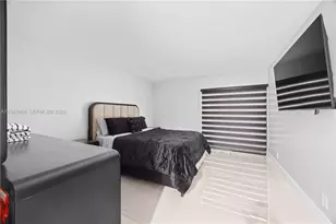 2302 S Cypress Bend Dr, Pompano Beach, FL 33069 - Photo 11