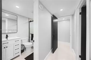 2302 S Cypress Bend Dr, Pompano Beach, FL 33069 - Photo 9