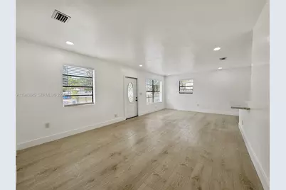 631 N 68th Ter, Hollywood, FL 33024 - Photo 3