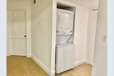 400 Palm Cir W #104, Pembroke Pines, FL 33025 - Photo 21